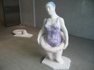 211)　エントランスホール　「伊藤幸子展」・彫刻　～６月２４日まで_f0126829_16411430.jpg