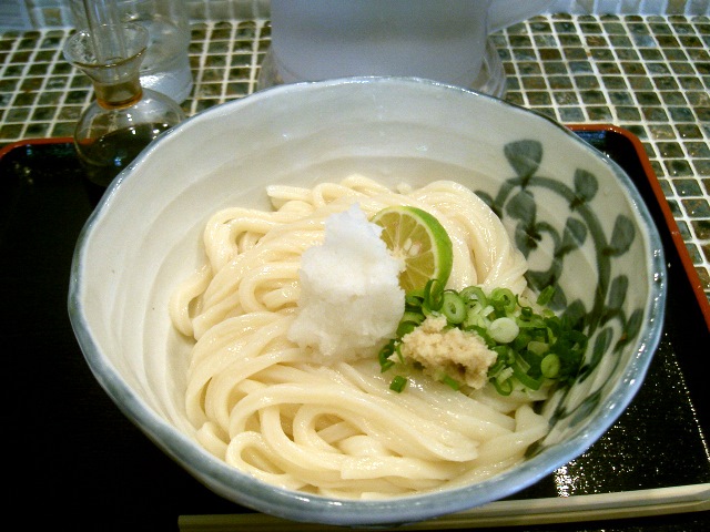 「たけうちうどん店」でお昼ご飯_e0119880_1438264.jpg