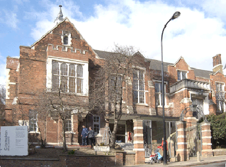 Camden Arts Centre(カムデンアーツセンター)_f0124579_737718.gif