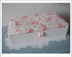 White Box with Rose Paisley cream_a0091889_21173291.gif