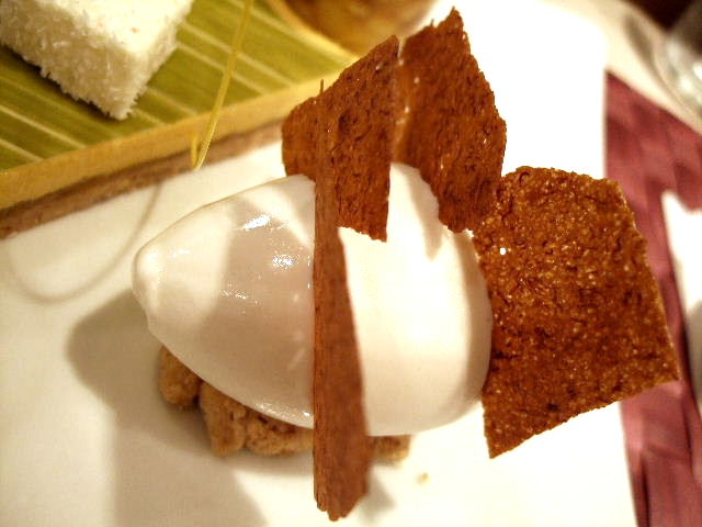 【東急フードショーDessert de la prime 2007】　　　　　　　　金子シェフ＆ジェロームシェフ編_e0120402_22331054.jpg