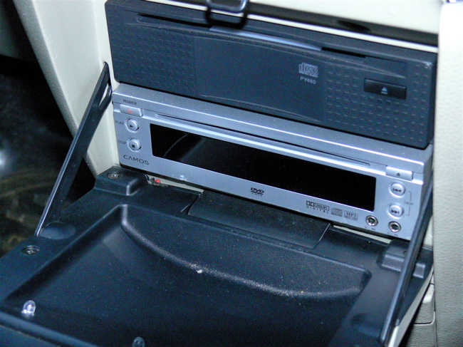 ２００７遠征準備　　愛車プレ号にipodを装着_b0065730_21273357.jpg