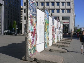 ＥＵＲＯ　ＴＯＵＲ　⑤　Ｔｈｅ　Ｗａｌｌ_b0041442_10104826.jpg