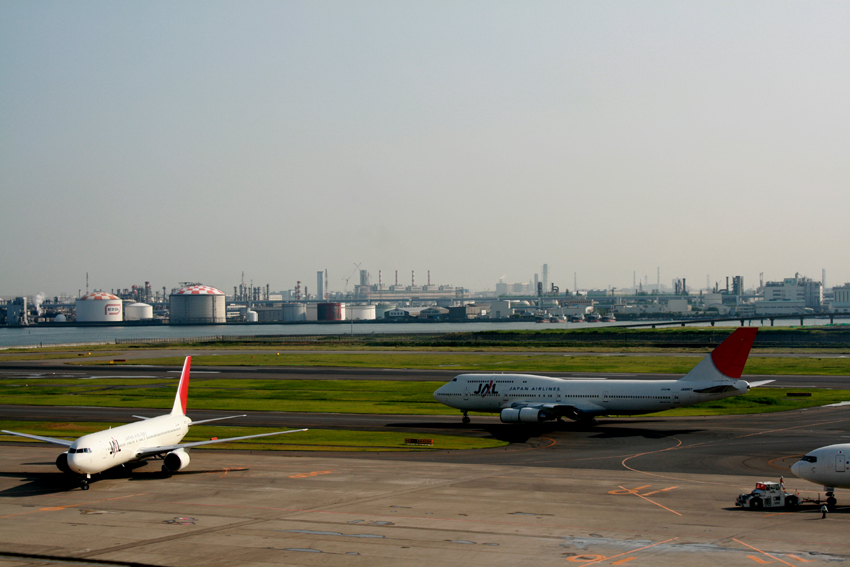 羽田空港　第１ターミナル　展望デッキより_f0038653_1004321.jpg