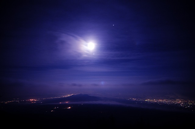 「月を見ていた・・・月は見ていた・・・」６月２８日今日のショット_d0019260_043250.jpg
