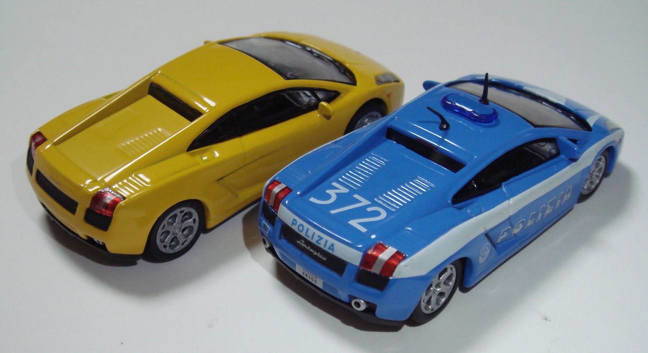 トレードして頂きました。1/64ガヤルド　POLIZA　（パトカー）_d0085363_21284659.jpg