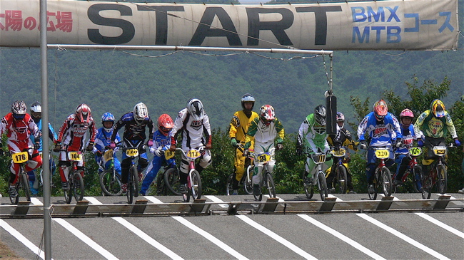 2007JBMXFジャパンシリーズ西日本選手権VOL1 Day1スーパークラス予選〜決勝の画像垂れ流し_b0065730_12584968.jpg