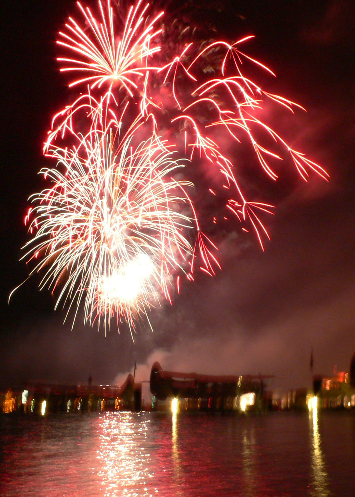 Ｆｉｒｅ　ｗｏｒｋｓ　ｉｎ　Ｖａｎｃｏｕｖｅｒ_d0018276_3231498.jpg