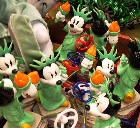 ディズニーのNYグッズ World of Disney New York_b0007805_625556.jpg