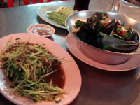地元の人の食べる料理_f0144385_1874015.jpg