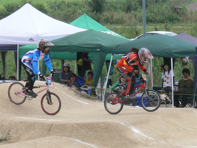 2007JBMXFジャパンシリーズ西日本選手権VOL6 Day1G11~12、13才、B5〜6才クラスの決勝画像垂れ流し_b0065730_616594.jpg