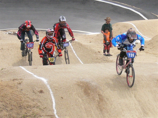 2007JBMXFジャパンシリーズ西日本選手権VOL6 Day1G11~12、13才、B5〜6才クラスの決勝画像垂れ流し_b0065730_6184853.jpg