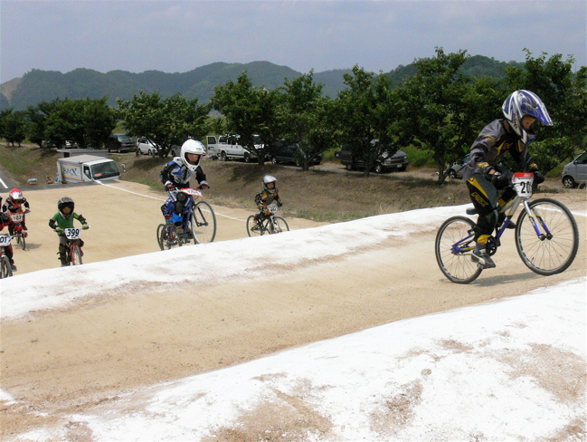 2007JBMXFジャパンシリーズ西日本選手権VOL6 Day1G11~12、13才、B5〜6才クラスの決勝画像垂れ流し_b0065730_6242753.jpg