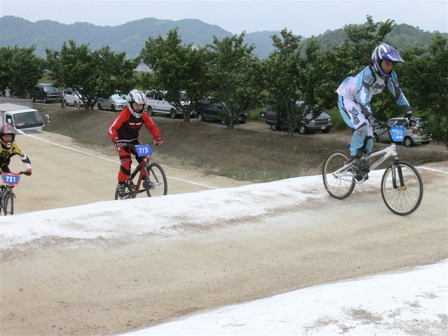 2007JBMXFジャパンシリーズ西日本選手権VOL6 Day1G11~12、13才、B5〜6才クラスの決勝画像垂れ流し_b0065730_675866.jpg
