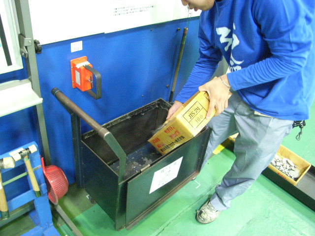 ダンボール箱の活用_d0085634_95919.jpg