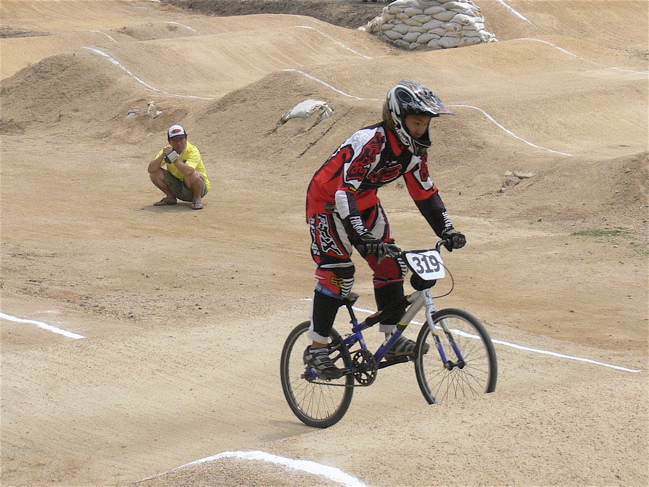 2007JBMXFジャパンシリーズ西日本選手権VOL9 Day1　B15〜16、17〜24、２５才クラスの決勝画像垂れ流し_b0065730_2114590.jpg