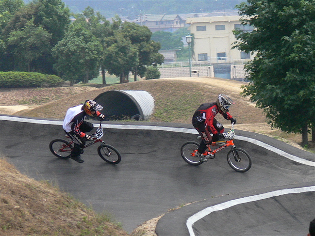 2007JBMXFジャパンシリーズ西日本選手権VOL9 Day1　B15〜16、17〜24、２５才クラスの決勝画像垂れ流し_b0065730_21183863.jpg