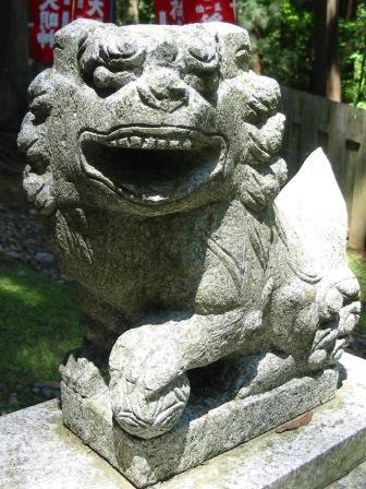 岩木山神社 稲荷大明神の狛犬 弘前市百沢 あちゃこちゃばやばや 岩木山神社 稲荷大明神の狛犬 弘前市百沢 あちゃこちゃばやばや