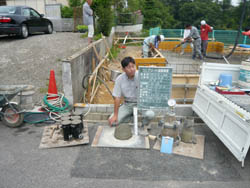 コンクリート打設_a0049695_2243395.jpg