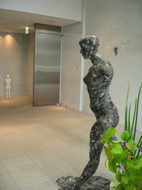 252）　エントランスホール　「鴻上宏子・彫刻展」　～７月２２日まで_f0126829_11483662.jpg
