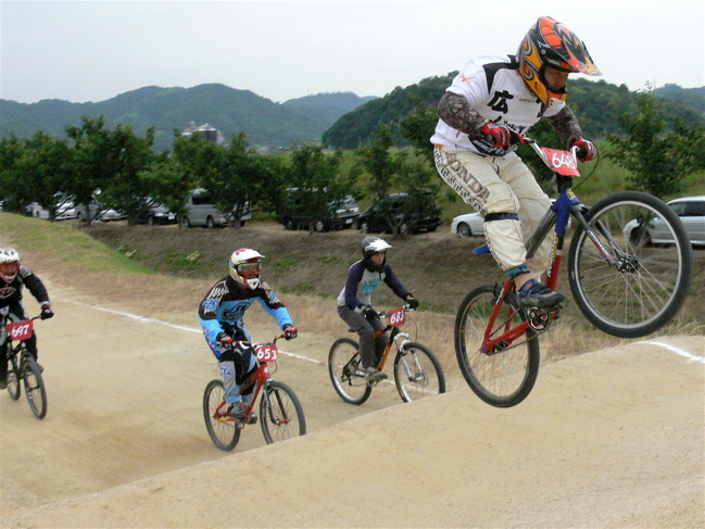 2007JBMXFジャパンシリーズ西日本選手権VOL１０ Day2　年齢別クラスの予選画像垂れ流しその１_b0065730_23184356.jpg