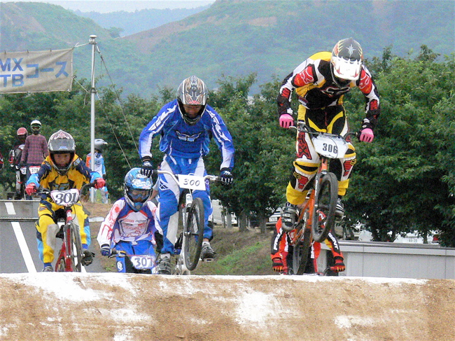 2007JBMXFジャパンシリーズ西日本選手権VOL１１Day2　年齢別クラスの予選画像垂れ流しその2_b0065730_6172699.jpg
