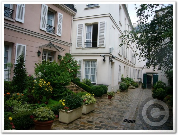 ■街角のホテルHotel des Grandes Ecoles（パリ）_a0008105_72015.jpg