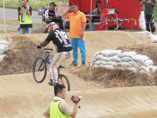2007JBMXFジャパンシリーズ西日本選手権VOL14 Day2　クルーザークラスの決勝画像垂れ流し_b0065730_6142042.jpg