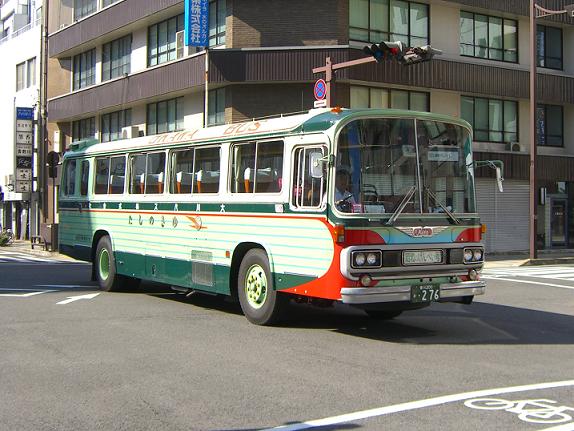高松で遭遇した古いバス Bus Is Freedom