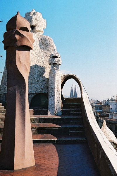 カサ・ミラ  Casa Mila (1905~10) Antoni Gaudi / Barcelona Spain No.35/40_f0126688_8444096.jpg