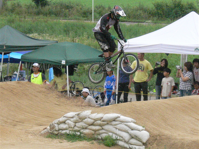 2007JBMXFジャパンシリーズ西日本選手VOL18 Day2　MEN17-24、25-29，30オーバーの決勝画像垂し_b0065730_23564561.jpg