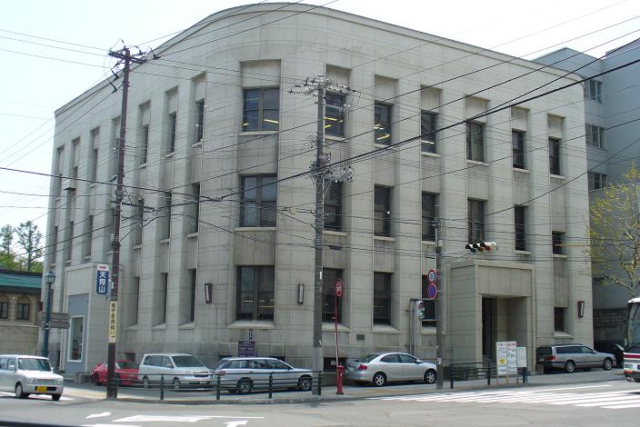 北のウォール街の銀行建築 色内大通りのその他の銀行 おたる スナップ 散歩