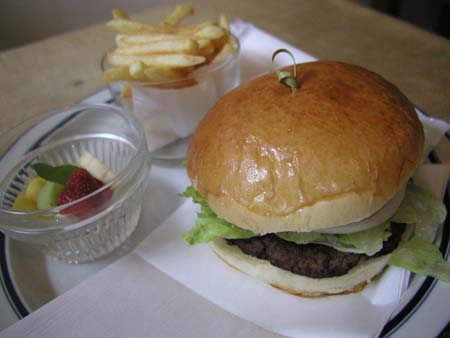 ハンバーガーなら経堂西通りの マレット!_f0053279_1057351.jpg