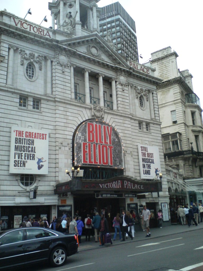 Billy Elliot (Victoria Palace Theatre)_f0048936_22332377.jpg