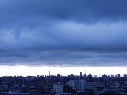 台風通過中。_e0028650_23272292.jpg