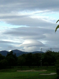 不思議な雲が。。_f0043627_15494988.jpg