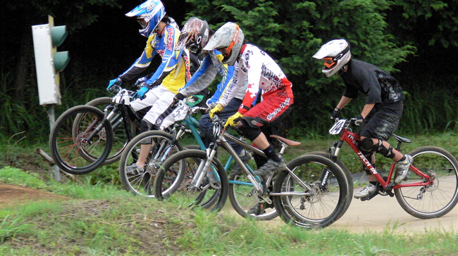 2007JOSF緑山7月定期戦VOL2 MTBエリートクラス予選〜決勝の画像垂れ流し_b0065730_21114430.jpg