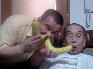 バナナ食べてます。_e0082011_12114618.jpg