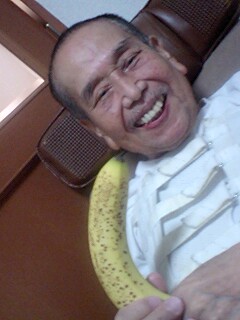 バナナ食べてます。_e0082011_127791.jpg