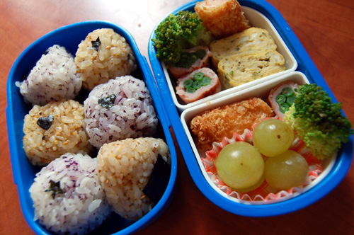 まるさんかくしかくオニギリ弁当。_d0047301_6595938.jpg