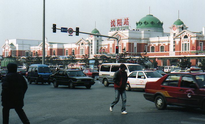 古い中国写真　奉天駅前 中国・瀋陽駅（旧奉天駅）。「満州鉄道五大停車場」のひとつ