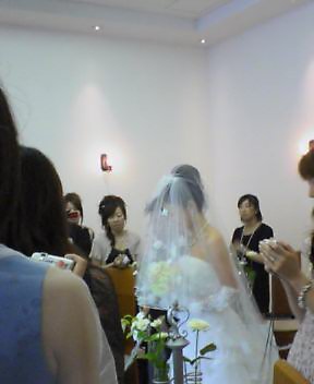 台風の結婚式_b0079437_2341850.jpg