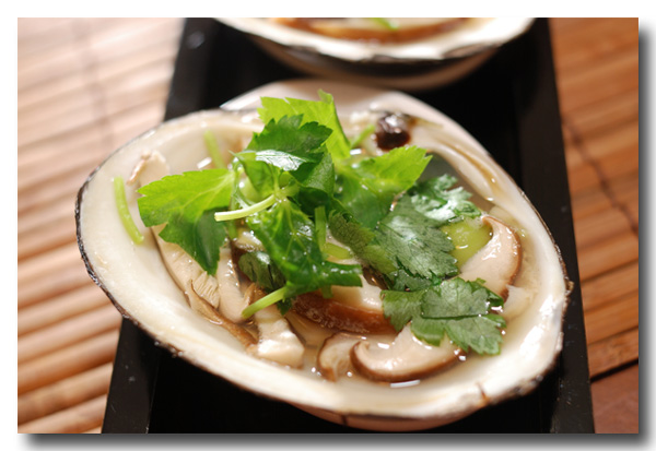 ホッキ貝と椎茸の旨味炊き 枝豆と三つ葉がナイス 最高です 魚屋三代目日記 ホッキ貝と椎茸の旨味炊き 枝豆と三つ葉がナイス 最高です 魚屋三代目日記