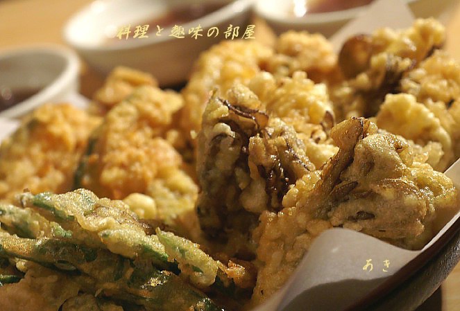 温かい汁で戴く稲庭うどん／野菜ときのこの天麩羅／野菜サラダ_b0033423_1751647.jpg