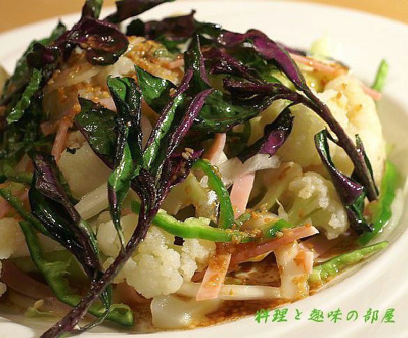 温かい汁で戴く稲庭うどん／野菜ときのこの天麩羅／野菜サラダ_b0033423_175336100.jpg