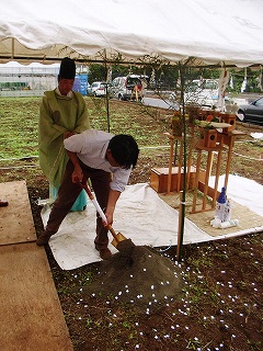 地鎮祭　雨降って地固まる。_c0019551_2331170.jpg