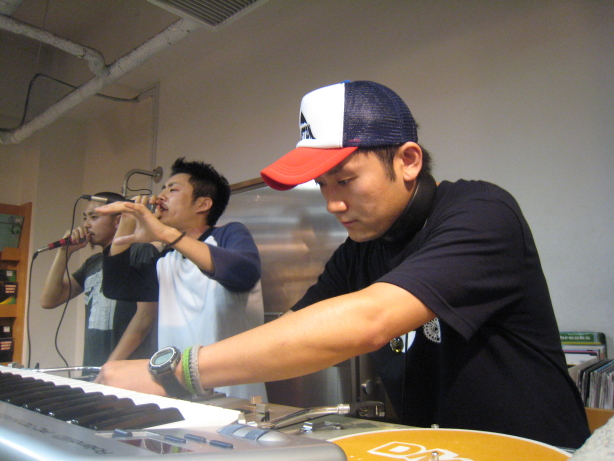 20070721 DJ Motive＆Kakato（鎮座Dopeness＋環Roy） @DMR SHIBUYA_c0086868_25365.jpg