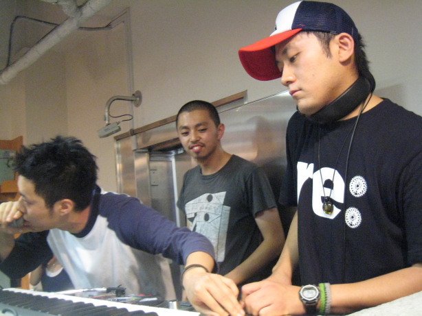 20070721 DJ Motive＆Kakato（鎮座Dopeness＋環Roy） @DMR SHIBUYA_c0086868_2545363.jpg