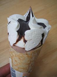 ファミリーマート ボクのおやつ 焼きクレープチョコ_d0044093_0315176.jpg