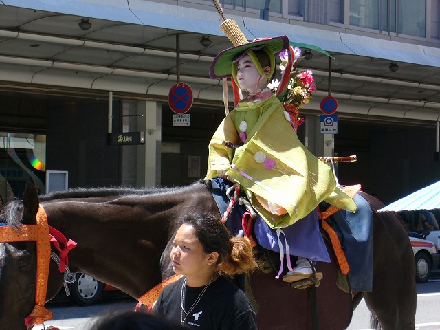 御旅所と花傘巡行_f0073974_7214448.jpg